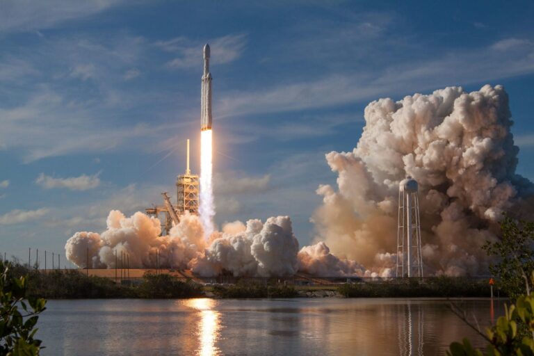 Musk’s $16.8B Chip Fab Bet Lands in Texas
